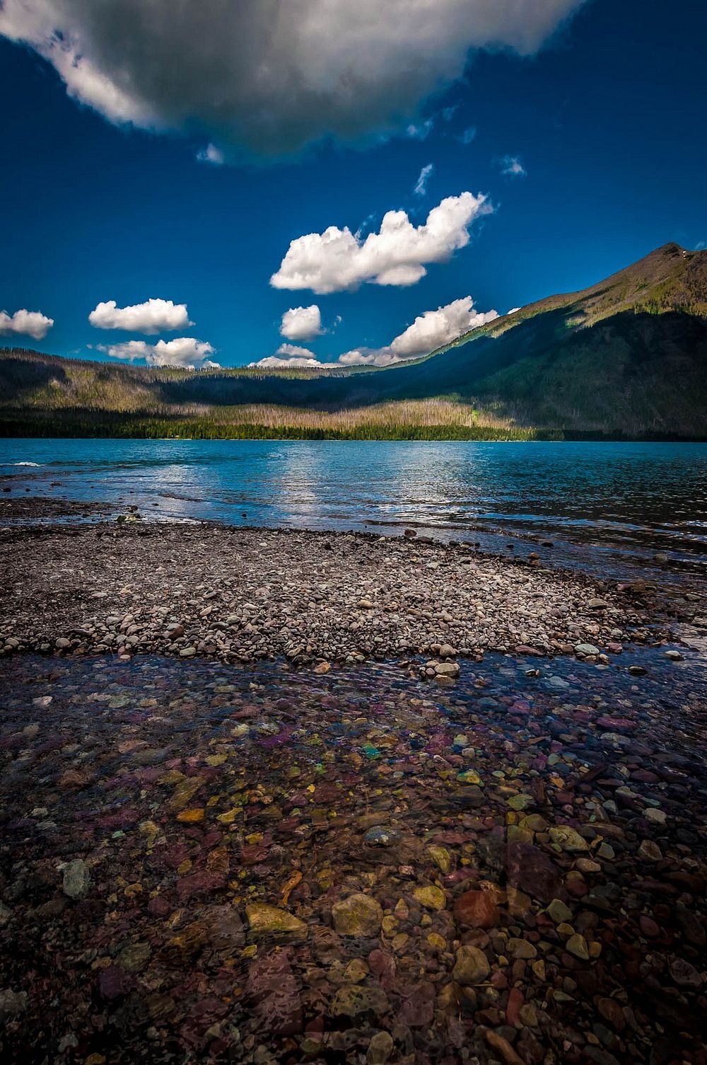 The Multicolored Rocks of Lake McDonald – Breaking International