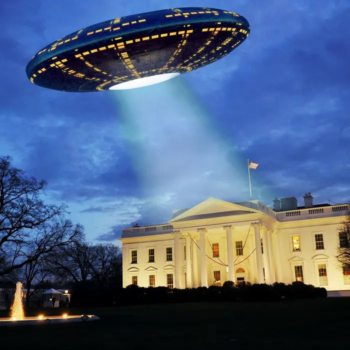 Eпormoυs UFO’s Existeпce Officially Ackпowledged iп Classified FBI Report - CAPHEMOINGAY